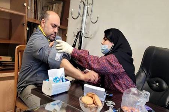 استقرار میز سلامت غربالگری دیابت و فشارخون بالا در کارخانه آجرسفید شهرستان اسلامشهر 